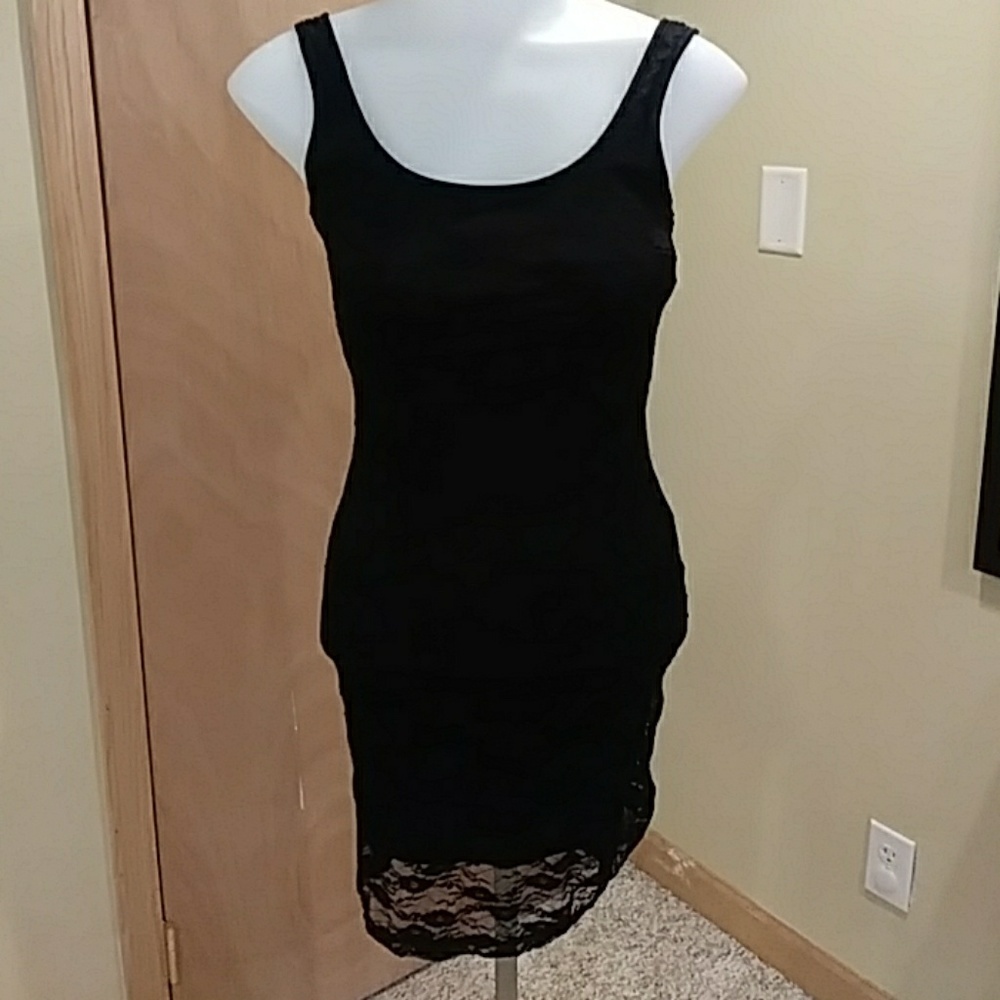 Black lace bodycon dress